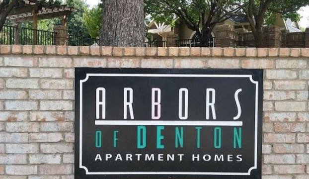 Arbors of Denton letrero principal